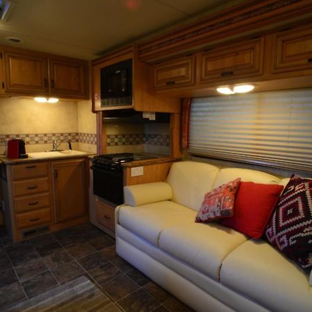 Luxury American Rv With Hot Tub West Chiltington 外观 照片