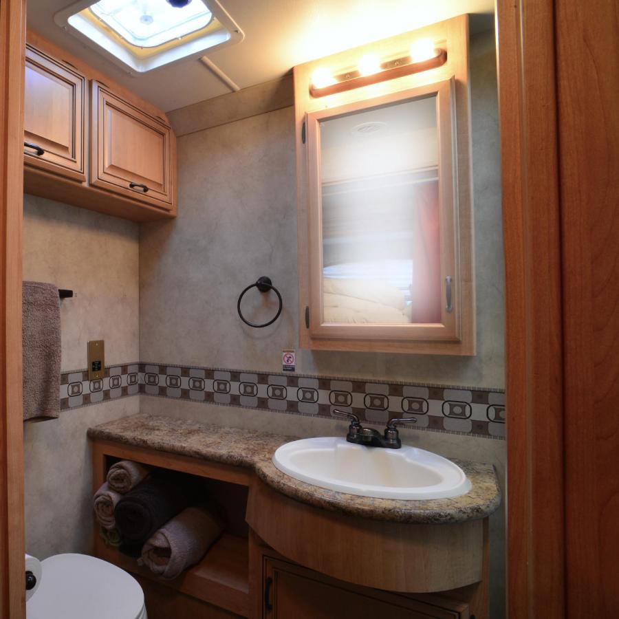 Luxury American Rv With Hot Tub West Chiltington 外观 照片