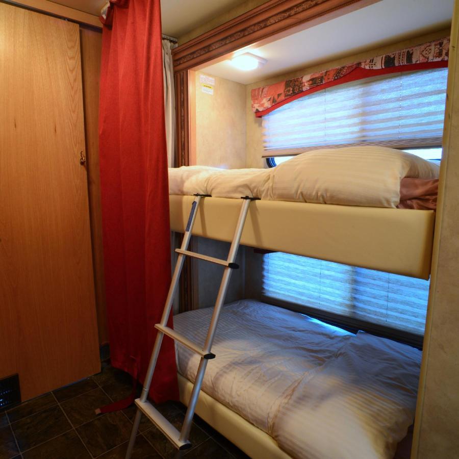 Luxury American Rv With Hot Tub West Chiltington 外观 照片