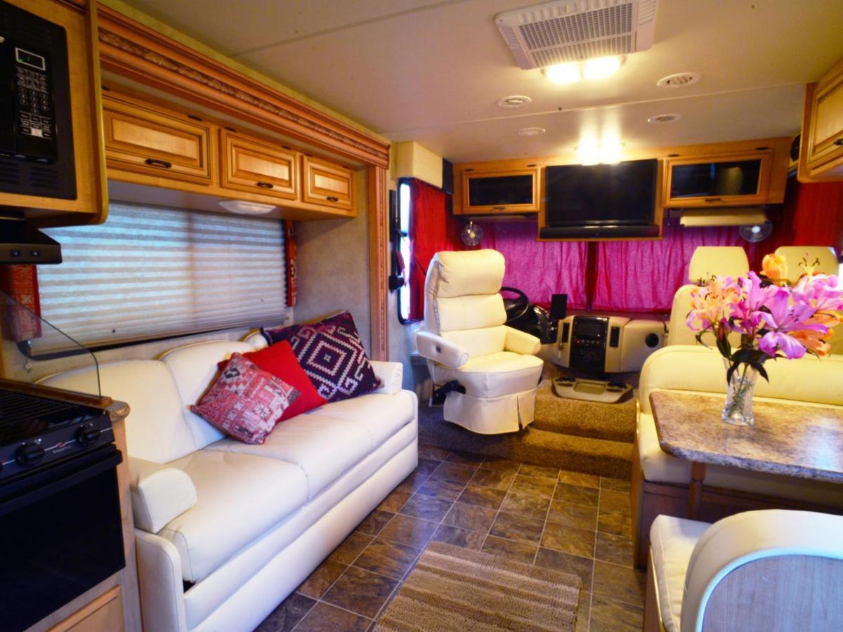 Luxury American Rv With Hot Tub West Chiltington 外观 照片