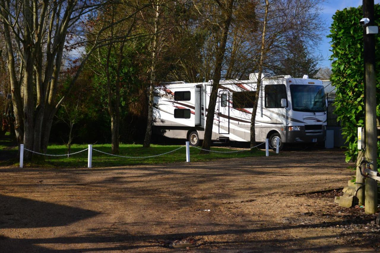 Luxury American Rv With Hot Tub West Chiltington 外观 照片