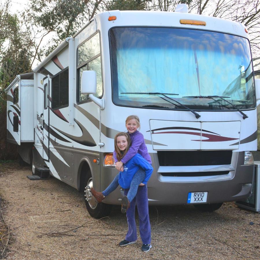 Luxury American Rv With Hot Tub West Chiltington 外观 照片